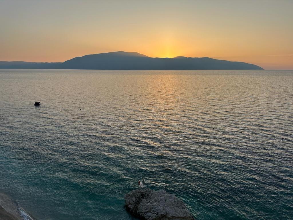 Beachfront With Hotel Facilities Vlorë Eksteriør billede